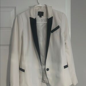 Worthington White and Black Tuxedo Blazer